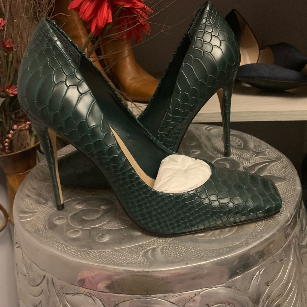BRAND NEW ALDO 4.5” green crocodile leather pumps square toe